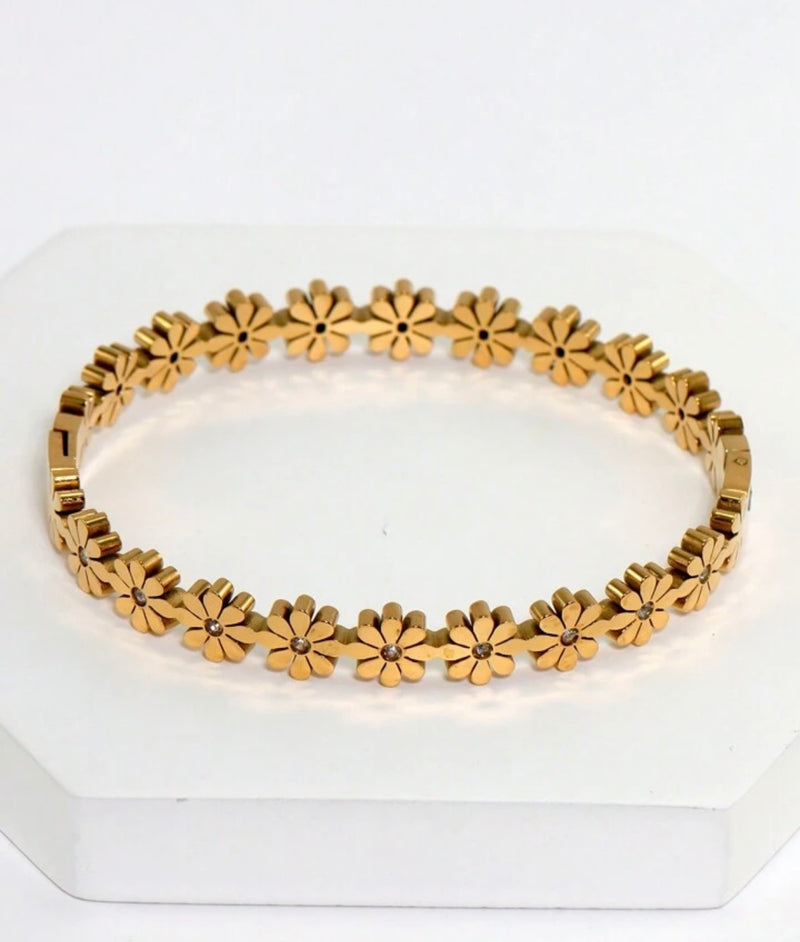 'Daisy Daze' Gold Bangle
